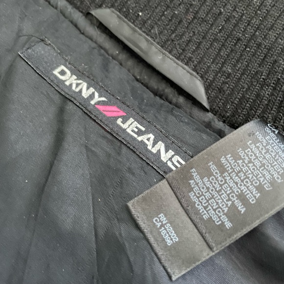 DKNY Cropped Puffer Jacket 🗽 - Picture 3 of 3